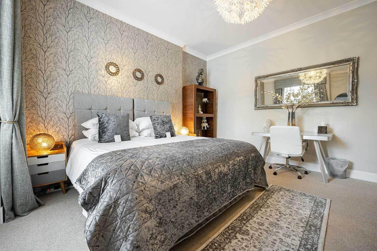 Carmel Apartments ฟัลเคิร์ก ห้อง รูปภาพ