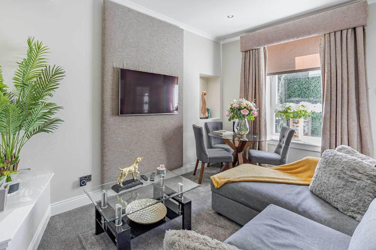 Carmel Apartments ฟัลเคิร์ก ห้อง รูปภาพ
