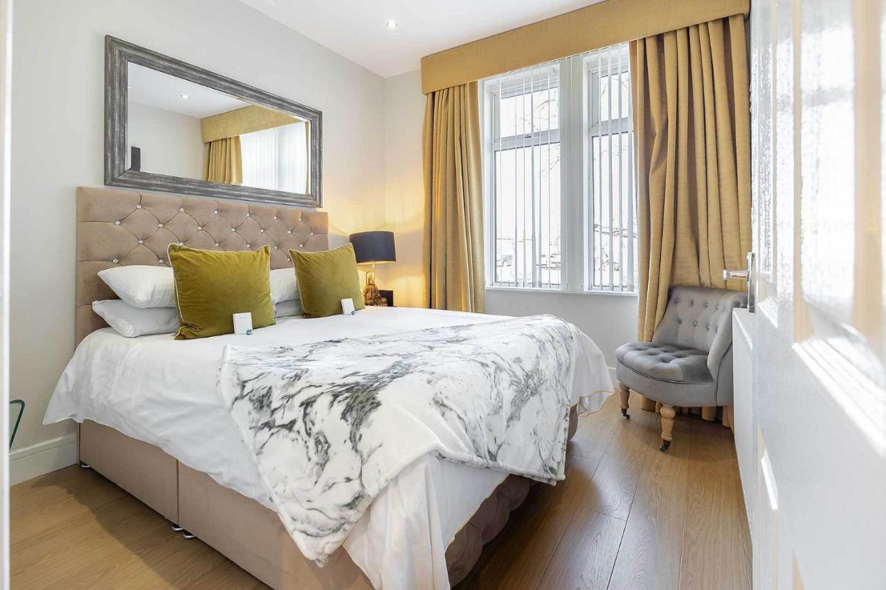 Carmel Apartments ฟัลเคิร์ก ห้อง รูปภาพ