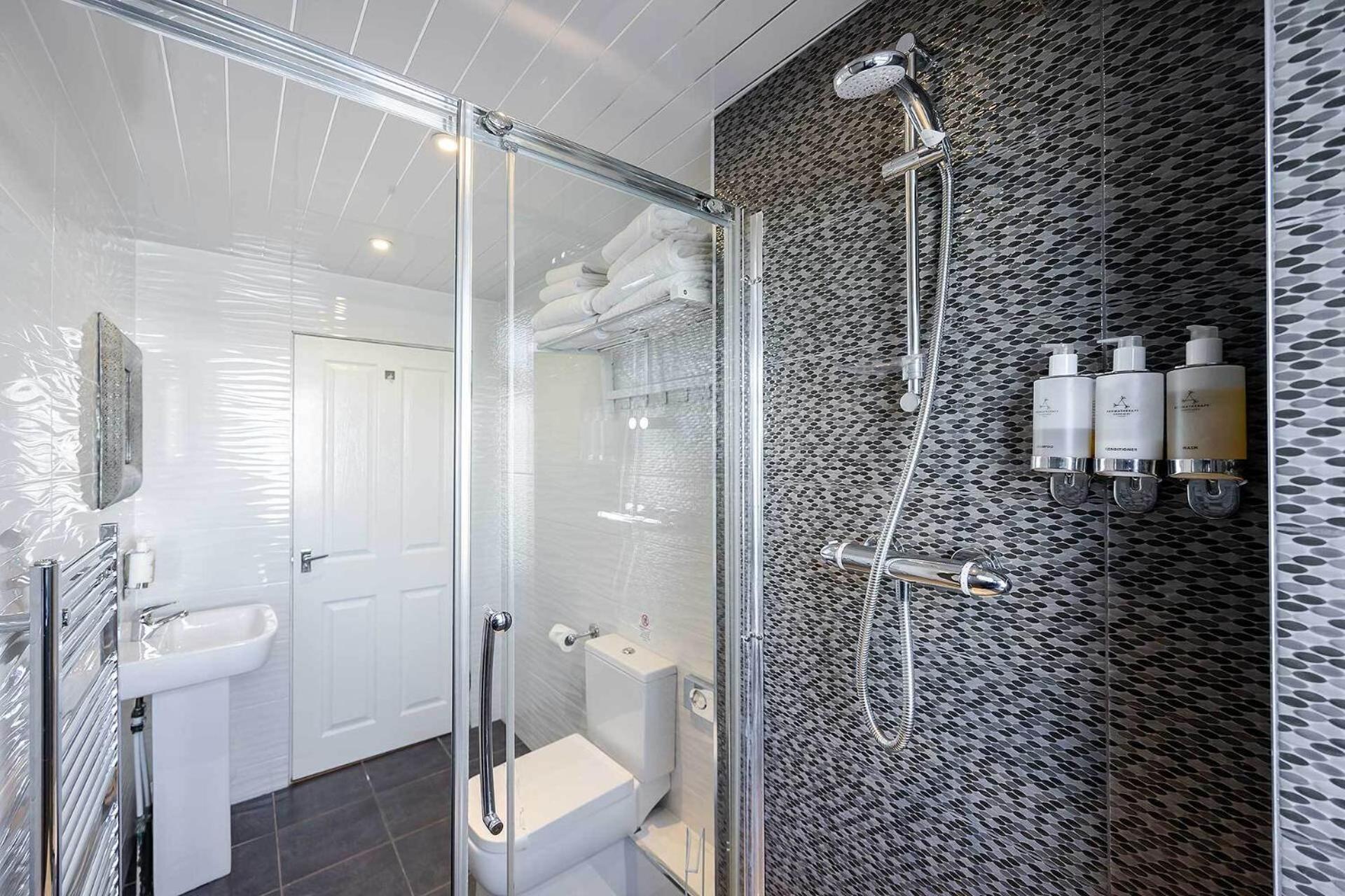 Carmel Apartments ฟัลเคิร์ก ห้อง รูปภาพ