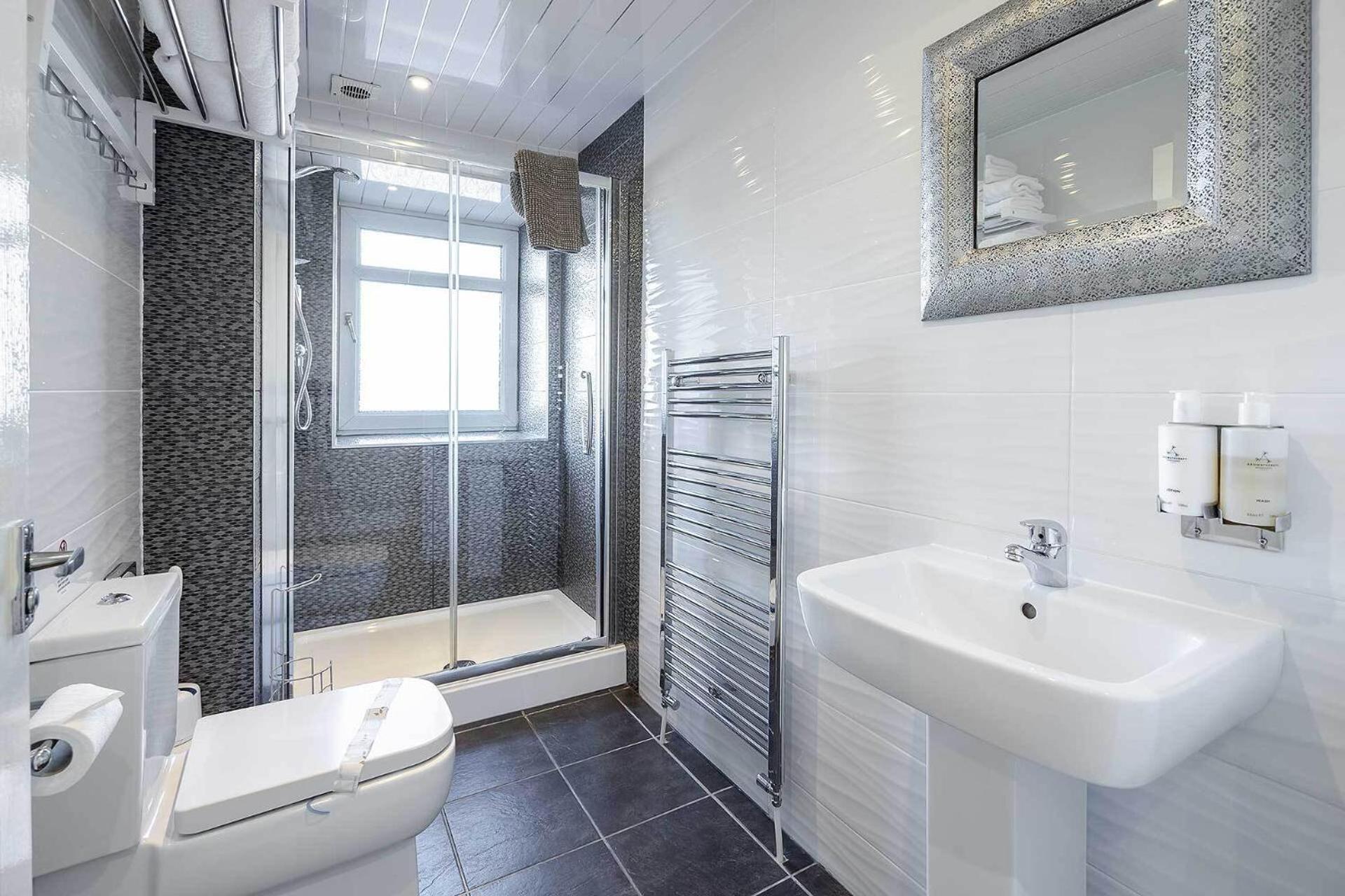 Carmel Apartments ฟัลเคิร์ก ห้อง รูปภาพ