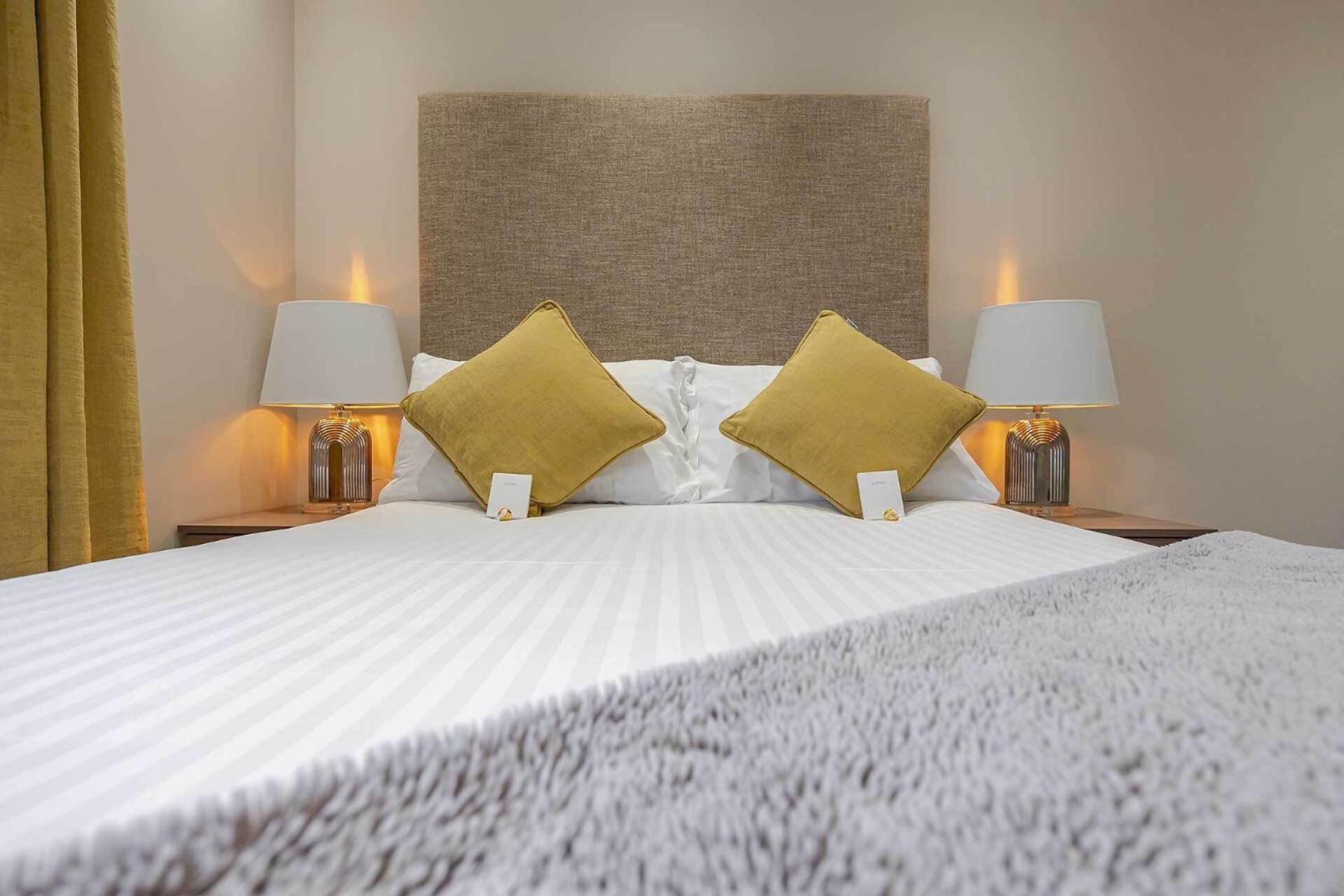 Carmel Apartments ฟัลเคิร์ก ห้อง รูปภาพ